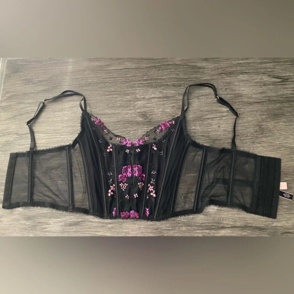 Corset - Picture 3 of 3